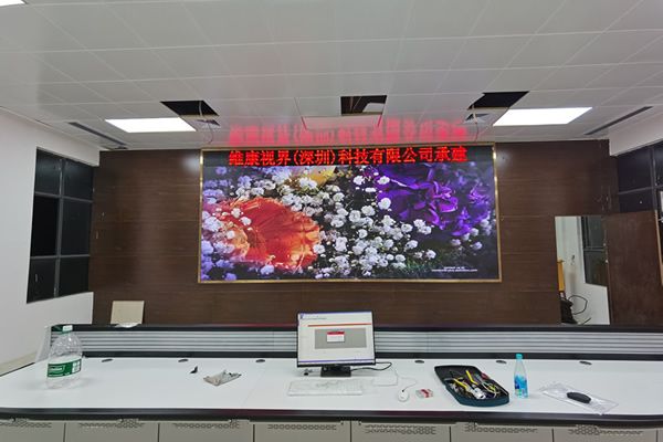 一套常見的室內(nèi)LED顯示屏系統(tǒng)包括哪些設(shè)備？