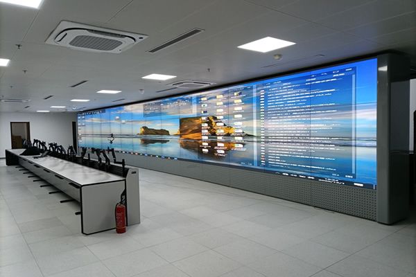指揮中心使用液晶拼接屏還是小間距LED顯示屏好？