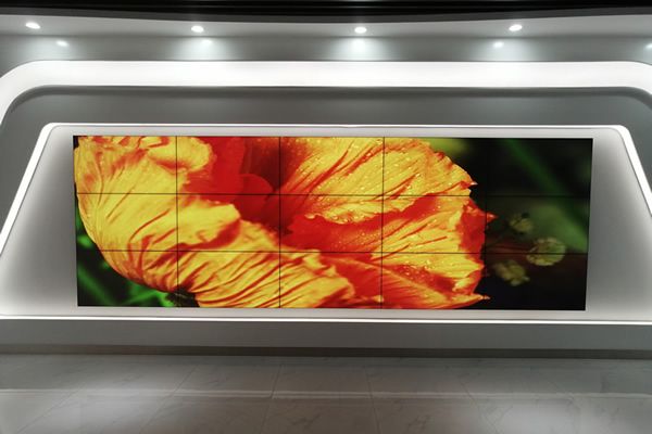 網(wǎng)絡(luò)直播間背景墻用液晶拼接屏好，還是LED顯示屏好？